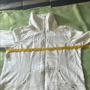Stylish White Zip-Up Jacket